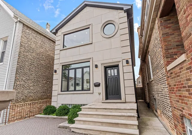 Photo 1 of Single family home for sale at 2913 S Lowe Ave, Chicago, IL 60616 | MLS# 12763171 | Listing updated on 2026-09-22