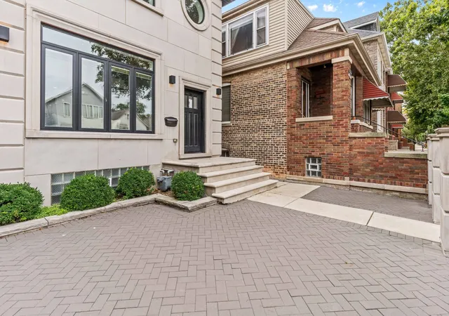 Photo 2 of Single family home for sale at 2913 S Lowe Ave, Chicago, IL 60616 | MLS# 12763171 | Listing updated on 2026-09-22