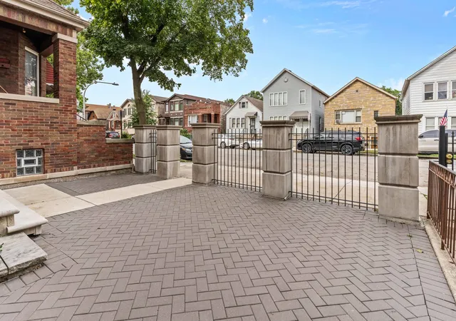 Photo 3 of Single family home for sale at 2913 S Lowe Ave, Chicago, IL 60616 | MLS# 12763171 | Listing updated on 2026-09-22