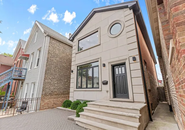 Photo 3 of Single family home for sale at 2913 S Lowe Ave, Chicago, IL 60616 | MLS# 12763171 | Listing updated on 2026-09-22