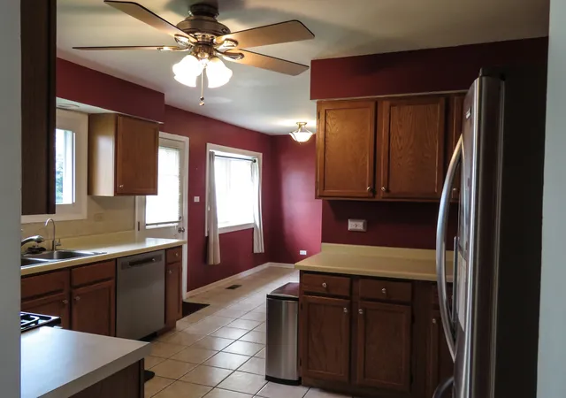 Photo 3 of Single family home for sale at 1800 N Newport Rd, Hoffman Estates, IL 60169 | MLS# 12763177 | Listing updated on 2026-10-05