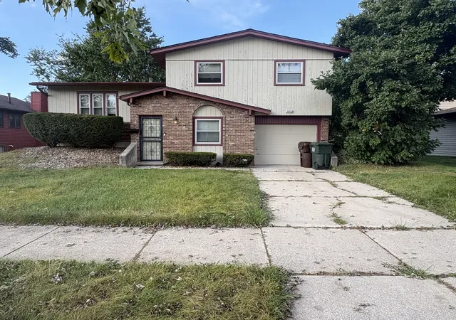 Photo 2 of Single family home for sale at 4900 Imperial Dr, Richton Park, IL 60471 | MLS# 12763180 | Listing updated on 2026-09-24