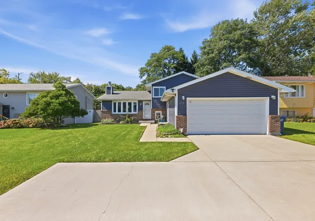Photo 1 of Single family home for sale at 1818 N Sheridan Rd, Waukegan, IL 60087 | MLS# 12763184 | Listing updated on 2026-09-23