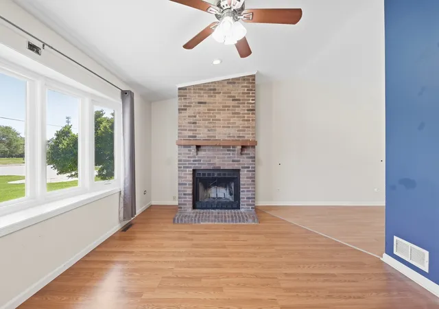 Photo 4 of Single family home for sale at 1818 N Sheridan Rd, Waukegan, IL 60087 | MLS# 12763184 | Listing updated on 2026-09-23