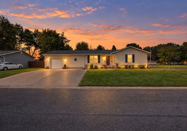 Photo 1 of Single family home for sale at 102 Lamar Dr, Salem, IL 62881 | MLS# 12763194 | Listing updated on 2026-09-23