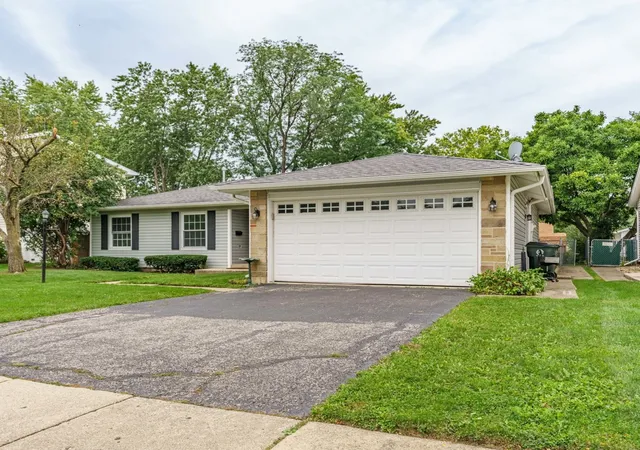 Photo 2 of Single family home for sale at 212 Wellington Ave, Elk Grove Village, IL 60007 | MLS# 12763199 | Listing updated on 2026-10-07