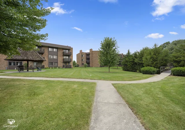 Photo 2 of Condo for sale at 1421 Woodbridge Rd #1A, Joliet, IL 60436 | MLS# 12763200 | Listing updated on 2026-09-21