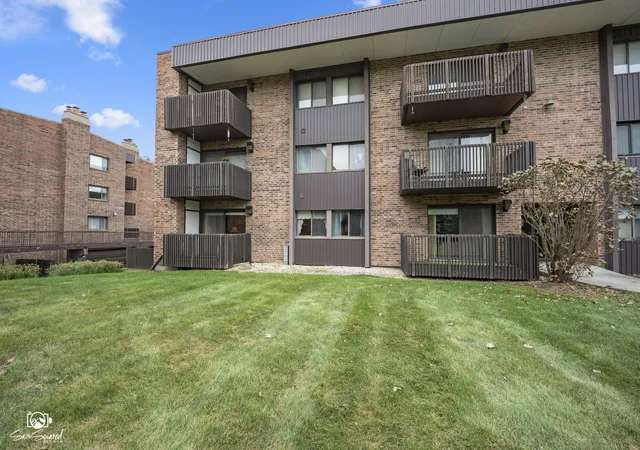 Photo 3 of Condo for sale at 1421 Woodbridge Rd #1A, Joliet, IL 60436 | MLS# 12763200 | Listing updated on 2026-09-21