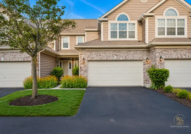 Photo 1 of Townhouse for sale at 924 Havenshire Ct #924, Naperville, IL 60565 | MLS# 12763201 | Listing updated on 2026-09-23