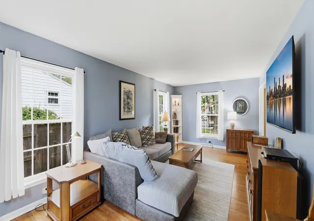 Photo 4 of Single family home for sale at 1033 N Brainard St, Naperville, IL 60563 | MLS# 12763227 | Listing updated on 2026-10-06