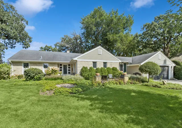 Photo 1 of Single family home for sale at 350 Homewood Ave, Libertyville, IL 60048 | MLS# 12763228 | Listing updated on 2026-09-23