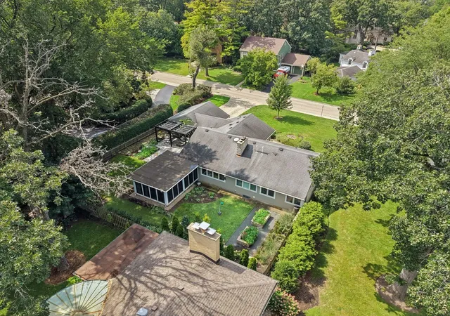 Photo 3 of Single family home for sale at 350 Homewood Ave, Libertyville, IL 60048 | MLS# 12763228 | Listing updated on 2026-09-23