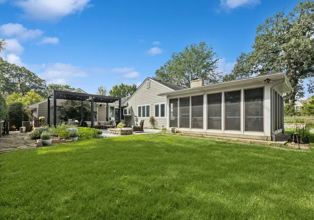 Photo 3 of Single family home for sale at 350 Homewood Ave, Libertyville, IL 60048 | MLS# 12763228 | Listing updated on 2026-09-23