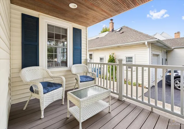 Photo 3 of Single family home for sale at 208 N Willow Rd, Elmhurst, IL 60126 | MLS# 12763229 | Listing updated on 2026-09-25
