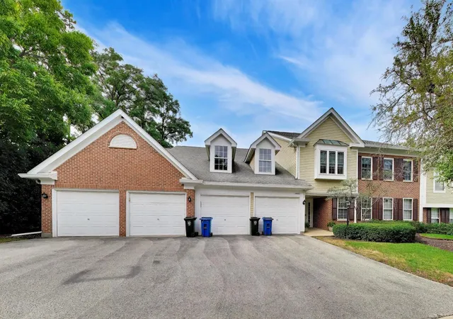 Photo 2 of Townhouse for sale at 1012 Butternut Ln #D, Mount Prospect, IL 60056 | MLS# 12763235 | Listing updated on 2026-09-24