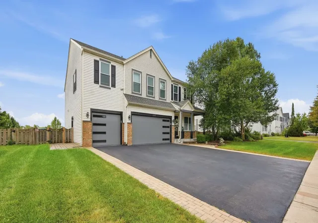 Photo 3 of Single family home for sale at 6142 Autumn Ridge Dr, Plainfield, IL 60586 | MLS# 12763239 | Listing updated on 2026-09-23