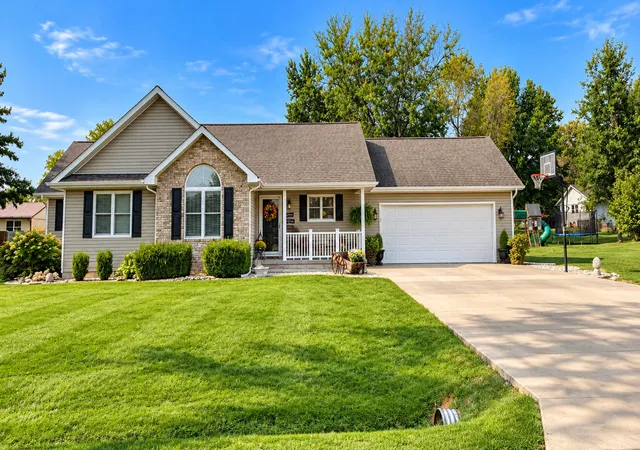 Photo 1 of Sale Pending at 710 Prince Dr, Pinckneyville, IL 62274 | MLS# 12763247 | Listing updated on 2026-10-06