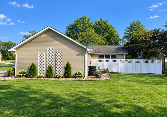 Photo 3 of Sale Pending at 710 Prince Dr, Pinckneyville, IL 62274 | MLS# 12763247 | Listing updated on 2026-10-06