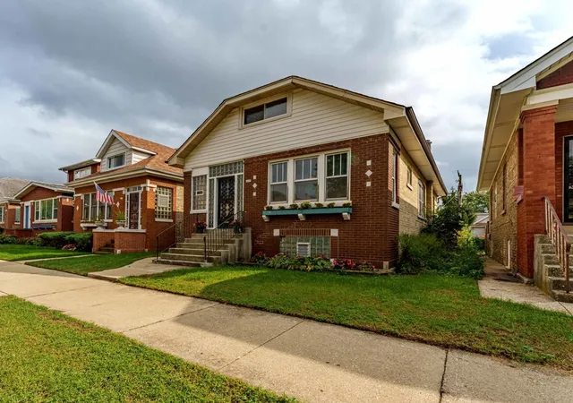 Photo 2 of Single family home for sale at 4947 W Deming Pl, Chicago, IL 60639 | MLS# 12763250 | Listing updated on 2026-09-22