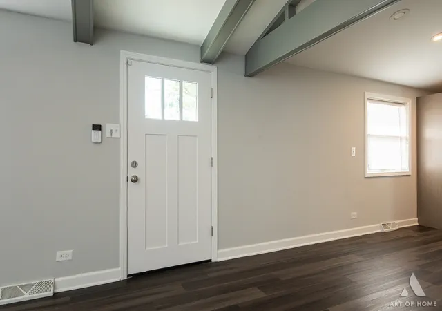 Photo 3 of Single family home for sale at 2708 W Oxford Dr, Markham, IL 60428 | MLS# 12763253 | Listing updated on 2026-10-28