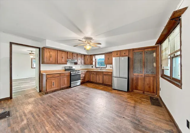 Photo 3 of Single family home for sale at 510 13th Avenue, Sterling, IL 61081 | MLS# 12763259 | Listing updated on 2026-10-07