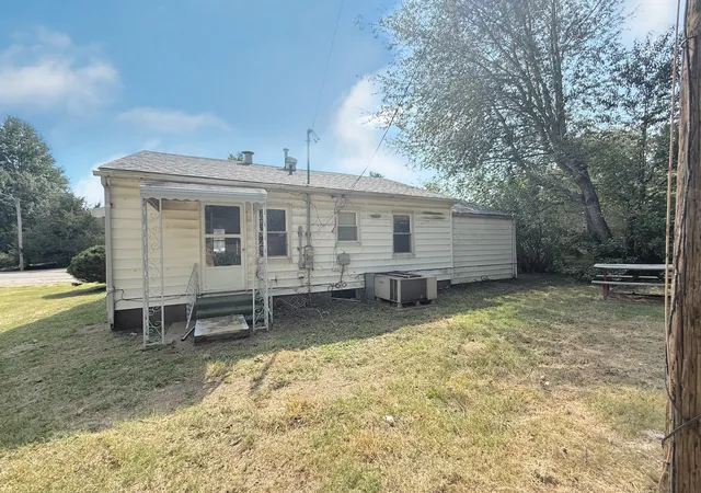 Photo 3 of Single family home for sale at 6 C Ln, Herrin, IL 62948 | MLS# 12763262 | Listing updated on 2026-10-04