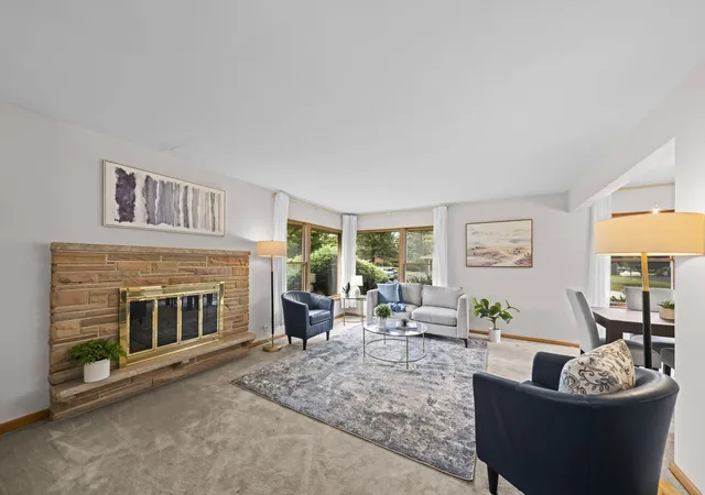 Photo 2 of Single family home for sale at 806 S Elm St, Mount Prospect, IL 60056 | MLS# 12763273 | Listing updated on 2026-09-24