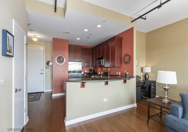 Listing Photo 4 - Condo for sale in building located at 24 W Station St, Palatine, IL 60067 - Unit #413W