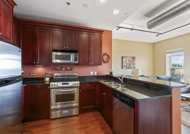 Listing Photo 5 - Condo for sale in building located at 24 W Station St, Palatine, IL 60067 - Unit #413W