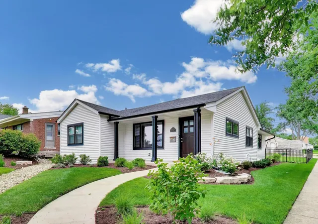 Photo 3 of Single family home for sale at 304 W Graham Ave, Lombard, IL 60148 | MLS# 12763293 | Listing updated on 2026-09-25