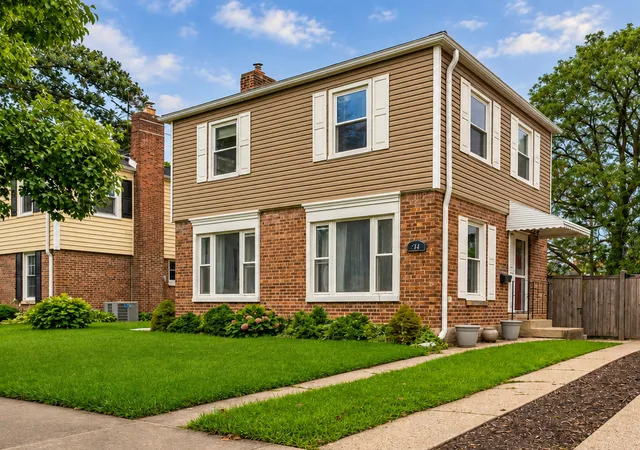 Photo 1 of Single family home for sale at 744 Manchester Ave, Westchester, IL 60154 | MLS# 12763295 | Listing updated on 2026-09-28