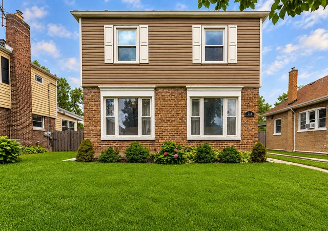 Photo 2 of Single family home for sale at 744 Manchester Ave, Westchester, IL 60154 | MLS# 12763295 | Listing updated on 2026-09-28