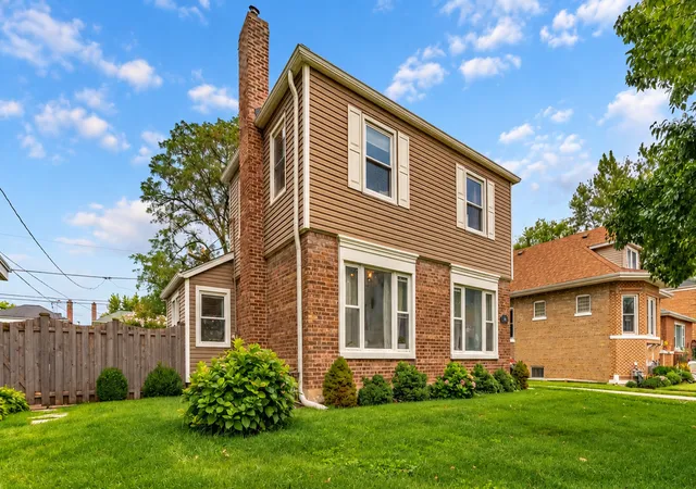 Photo 3 of Single family home for sale at 744 Manchester Ave, Westchester, IL 60154 | MLS# 12763295 | Listing updated on 2026-09-28