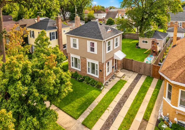 Photo 3 of Single family home for sale at 744 Manchester Ave, Westchester, IL 60154 | MLS# 12763295 | Listing updated on 2026-09-28