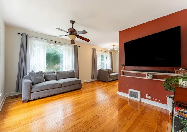 Photo 4 of Single family home for sale at 744 Manchester Ave, Westchester, IL 60154 | MLS# 12763295 | Listing updated on 2026-09-28