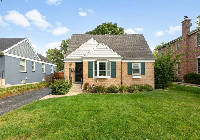 Photo 1 of Single family home for sale at 2140 Walnut Ct, Glenview, IL 60025 | MLS# 12763299 | Listing updated on 2026-09-24