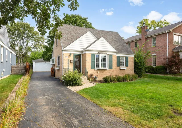 Photo 2 of Single family home for sale at 2140 Walnut Ct, Glenview, IL 60025 | MLS# 12763299 | Listing updated on 2026-09-24