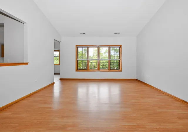 Listing Photo 4 - Condo for sale in building located at 13059 Laurel Gln Ct, Palos Heights, IL 60463 - Unit #301