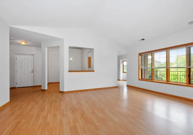 Listing Photo 5 - Condo for sale in building located at 13059 Laurel Gln Ct, Palos Heights, IL 60463 - Unit #301