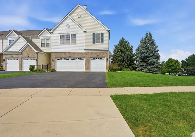 Photo 2 of Townhouse for sale at 402 Arboretum Dr #78, Lombard, IL 60148 | MLS# 12763313 | Listing updated on 2026-09-24