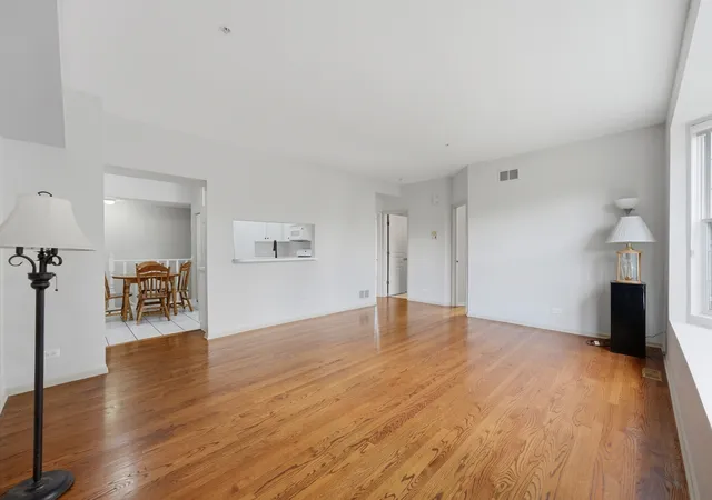 Photo 4 of Townhouse for sale at 402 Arboretum Dr #78, Lombard, IL 60148 | MLS# 12763313 | Listing updated on 2026-09-24