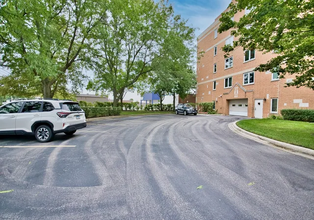 Listing Photo 4 - Condo for sale in building located at 7450 N Waukegan Rd, Niles, IL 60714 - Unit #404