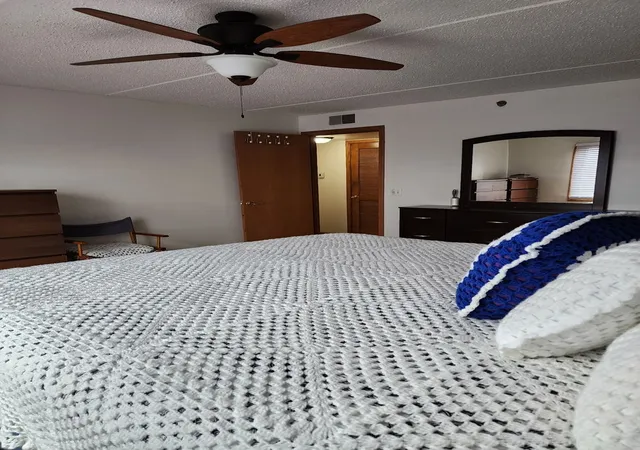 Listing Photo 5 - Condo for sale in building located at 7450 N Waukegan Rd, Niles, IL 60714 - Unit #404