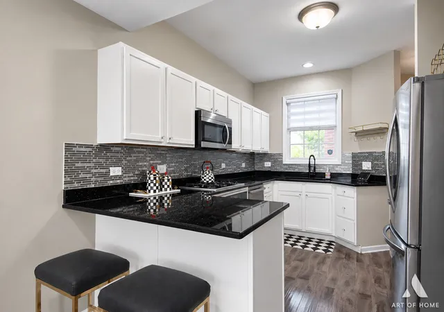 Photo 4 of Townhouse for sale at 13296 Greenleaf Ct, Palos Heights, IL 60463 | MLS# 12763323 | Listing updated on 2026-10-07