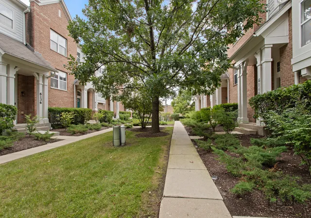 Photo 2 of Townhouse for sale at 6148 Washington Ct, Morton Grove, IL 60053 | MLS# 12763329 | Listing updated on 2026-10-06