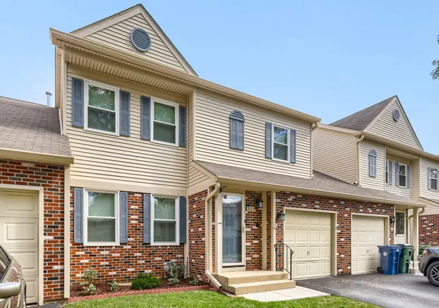 Photo 2 of Townhouse for sale at 921 Perry Dr #0, Algonquin, IL 60102 | MLS# 12763330 | Listing updated on 2026-10-02