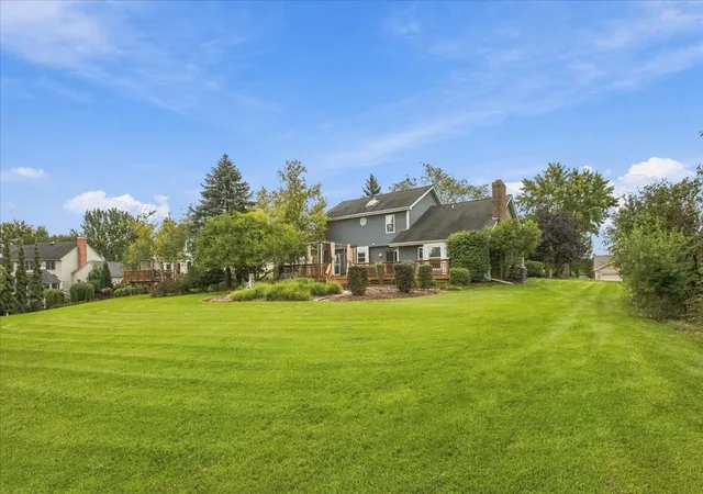 Photo 3 of Single family home for sale at 1320 Spring Hl Dr, Algonquin, IL 60102 | MLS# 12763335 | Listing updated on 2026-10-03