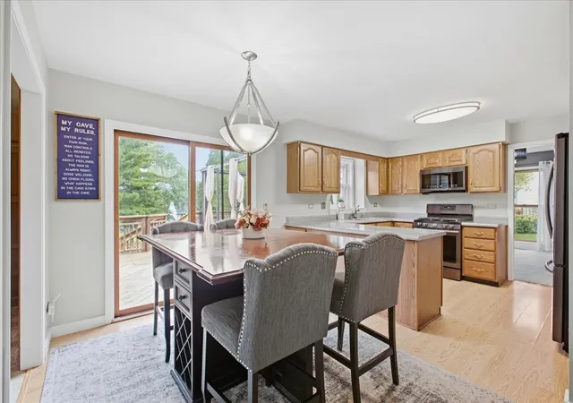 Photo 4 of Single family home for sale at 1320 Spring Hl Dr, Algonquin, IL 60102 | MLS# 12763335 | Listing updated on 2026-10-03