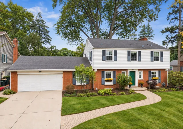 Photo 1 of Single family home for sale at 431 S Pine Ave, Arlington Heights, IL 60005 | MLS# 12763336 | Listing updated on 2026-10-04