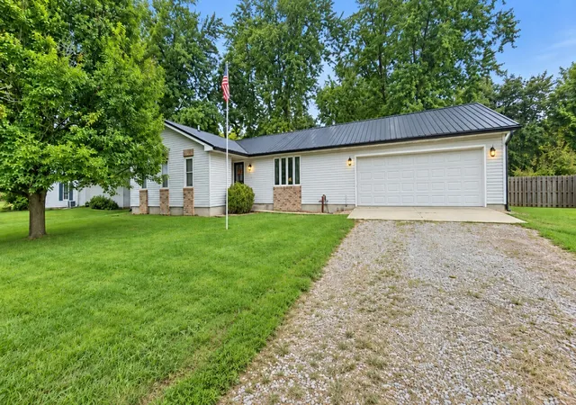 Photo 1 of Single family home for sale at 404 E Oak St, Leroy, IL 61752 | MLS# 12763340 | Listing updated on 2026-09-25